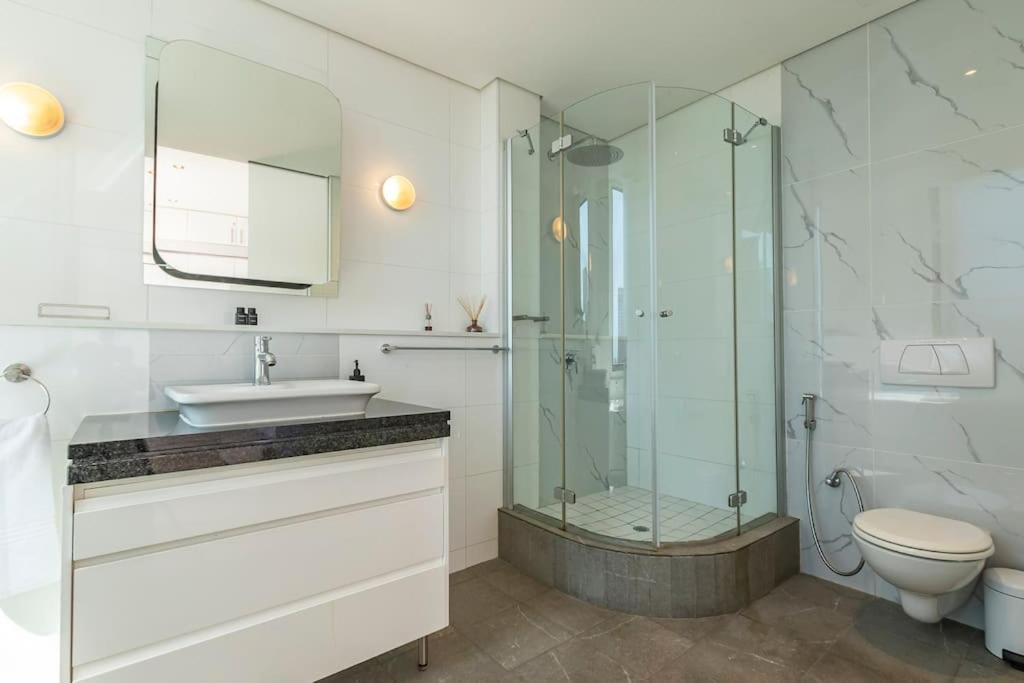 Apartment Executive Gem At Cartwrights Corner By Itc Hospitality With & Harbour Views