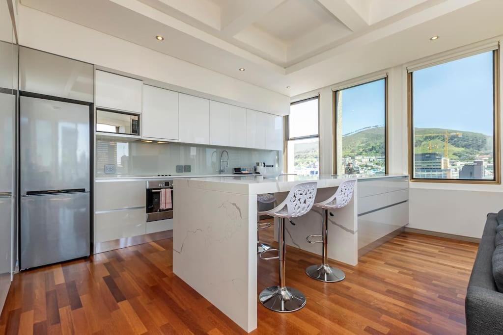 Executive Gem At Cartwrights Corner By Itc Hospitality With & Harbour Views Apartment Cape Town