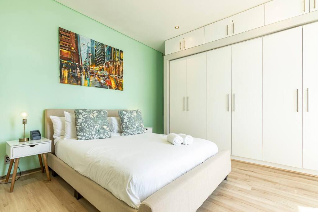 Apartment Executive Gem At Cartwrights Corner By Itc Hospitality With & Harbour Views *