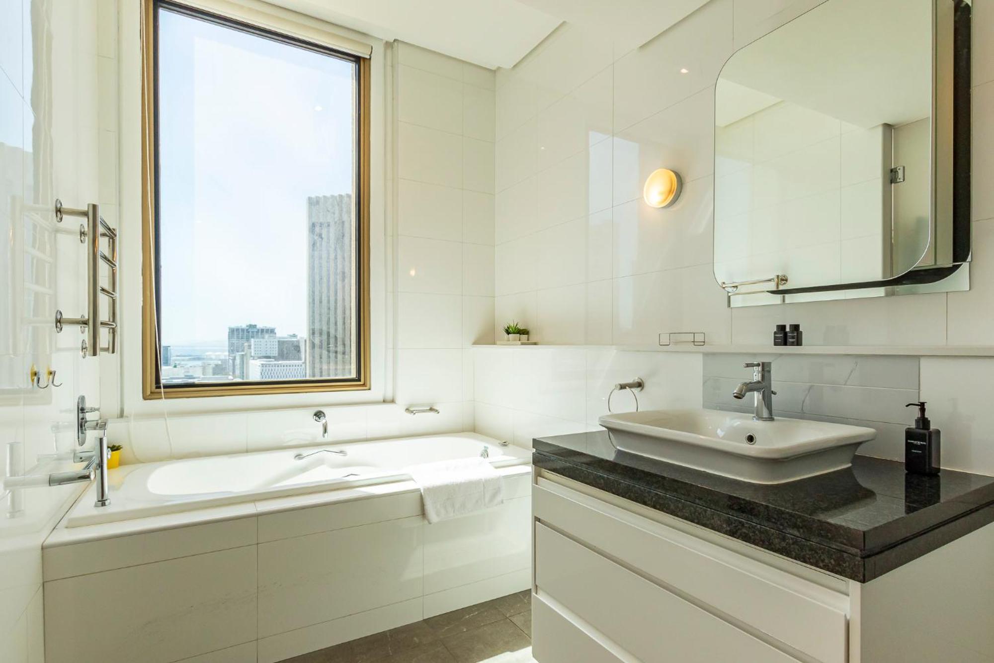 Executive Gem At Cartwrights Corner By Itc Hospitality With & Harbour Views * Cape Town